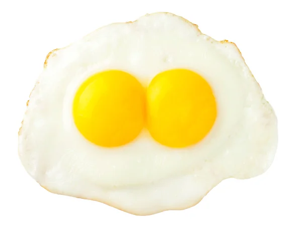 Жареные яйца, которые выглядят как смешное лицо, изолированное на белой спинке — стоковое фото