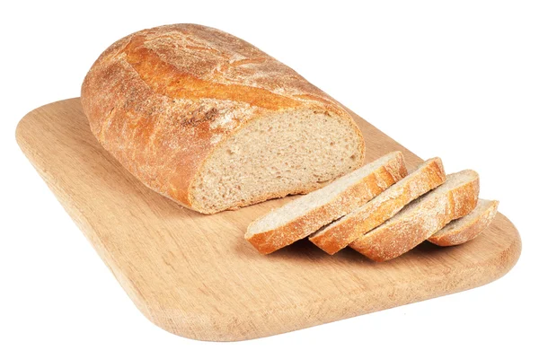 Pane affettato su un tagliere di legno isolato su bianco — Foto Stock