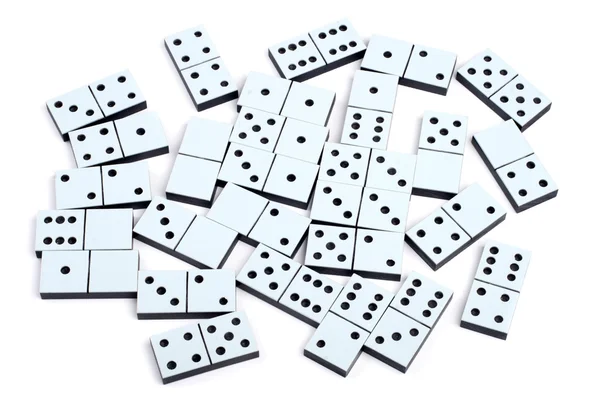 Dominosteine, die zufällig auf weißem Hintergrund liegen — Stockfoto