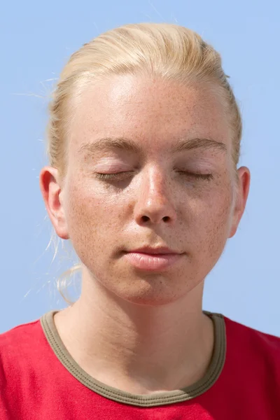 Portrait of a beautiful girl meditating — Stock Photo, Image