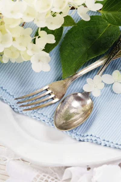 Place setting with hydrangea flower — Stock Photo, Image
