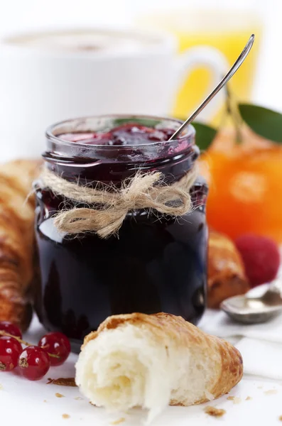 Frühstück Mit Kaffee Croissant Und Marmelade — Stockfoto