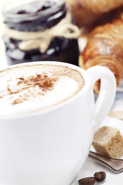 Frühstück Mit Kaffee Croissant Und Marmelade — Stockfoto