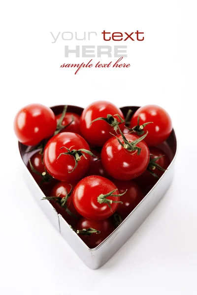 在一颗心的新鲜树莓形状代表爱和情人节图像 容易可移动文本 — 图库照片