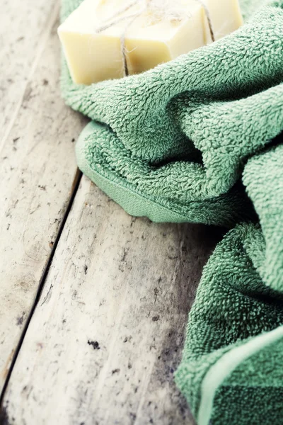 Seife und Handtuch — Stockfoto
