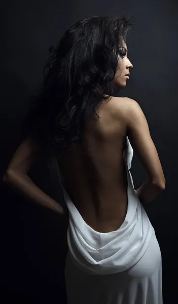 Περιποίηση προσώπου έννοια: πίσω από την όμορφη γυναίκα γυμνό με μαλακό δέρμα — Φωτογραφία Αρχείου
