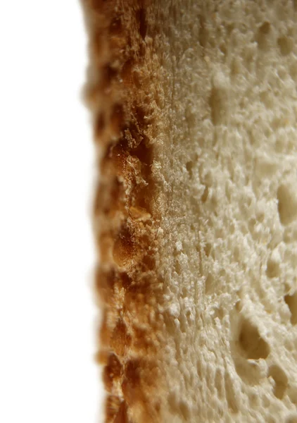 Кусочки нарезанного хлеба на белом фоне — стоковое фото
