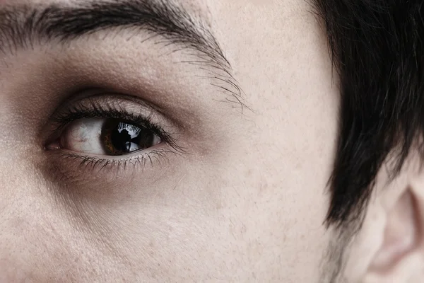Makro pchnięciu oko człowieka z widocznych naczyń krwionośnych — Zdjęcie stockowe