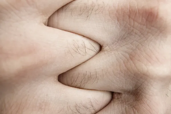 男性の手を一緒に結合されました。クローズ アップ マクロ. — ストック写真