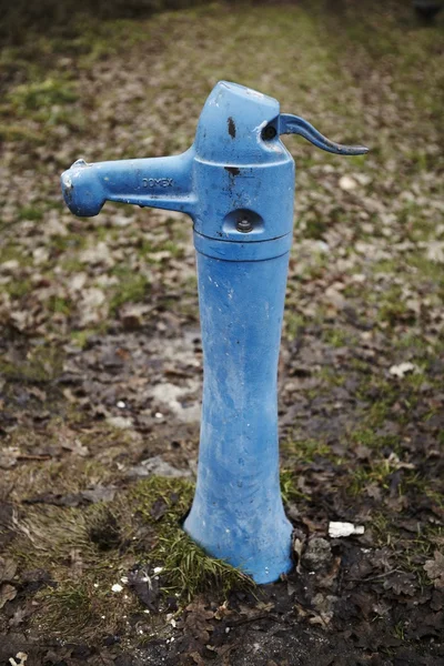 Bomba de água de controle manual antigo — Fotografia de Stock