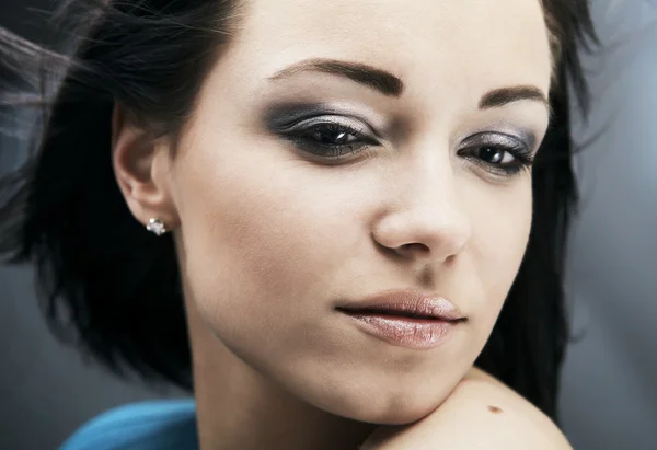 Jonge Vrouw Een Turquoise Trui Studio Close Mode Portret — Stockfoto