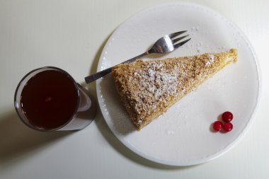 berry pasta ve meyve suyu cam parça