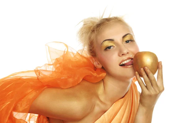Vacker kvinna i guld med gold apple — Stockfoto