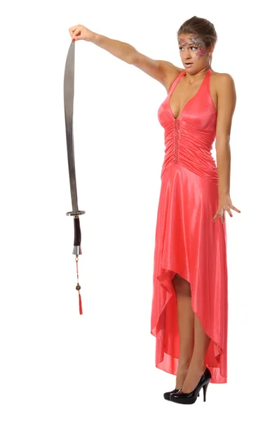Krásná mladá žena s mečem — Stock fotografie