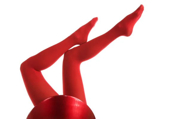 Kobiece stopy w czerwonych pończochach — Zdjęcie stockowe