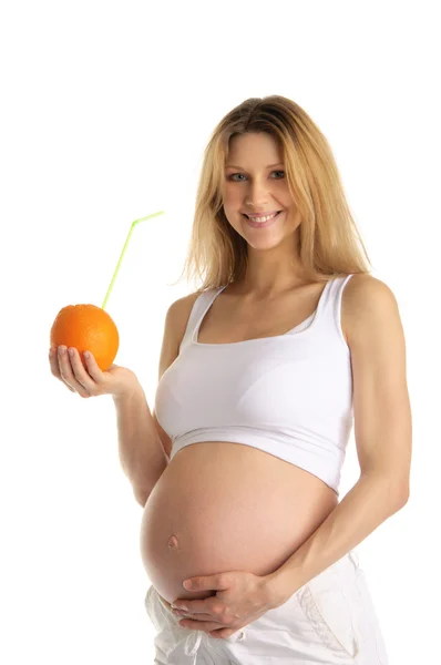 Kobieta Ciąży Trzymając Pomarańczowe Słomy Białym Tle — Zdjęcie stockowe