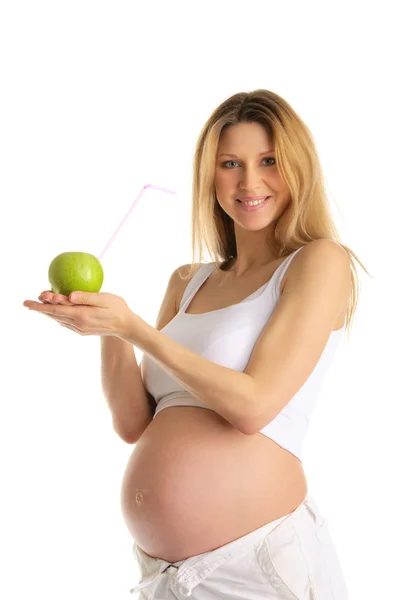 妊娠中の女性を白で隔離されるわらでリンゴを保持 — ストック写真