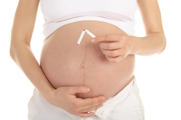 Mulher grávida com um cigarro quebrado — Fotografia de Stock