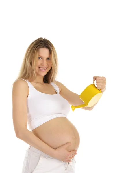 Kobieta w ciąży podlewanie jej brzuch — Zdjęcie stockowe