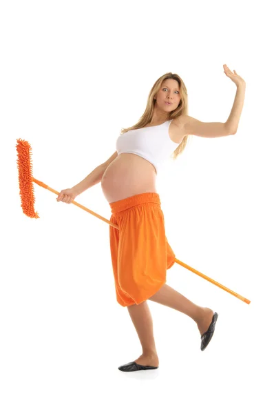 Mujer embarazada feliz con una fregona —  Fotos de Stock