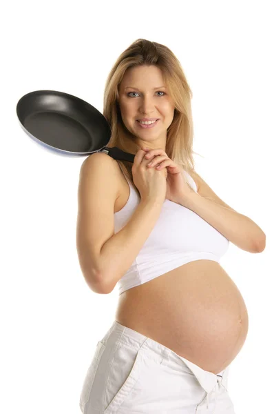 Счастливая беременная женщина с сковородкой — стоковое фото