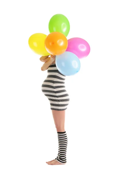 Беременная женщина пряталась за воздушными шарами — стоковое фото