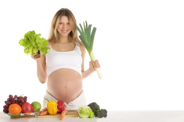 Donna incinta con frutta e verdura — Foto Stock