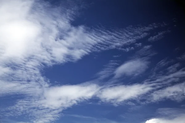 Awan putih di langit biru — Stok Foto