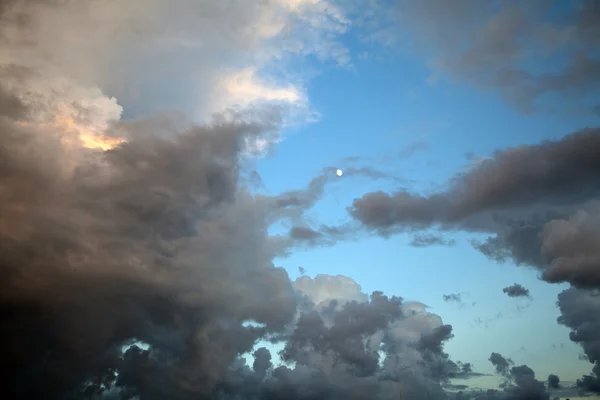 Stormachtige lucht — Stockfoto