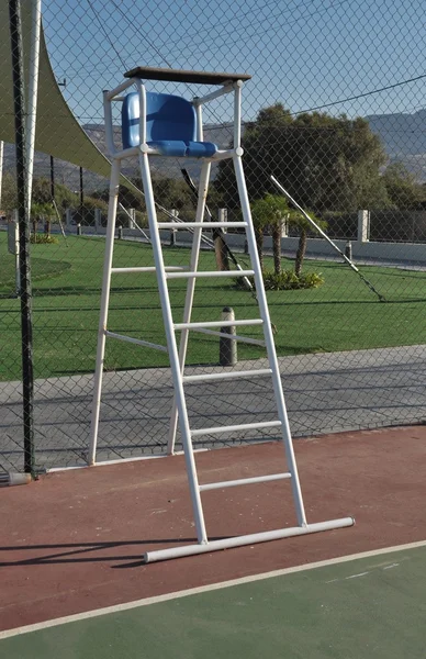 Árbitro Tênis Cadeira Alta Uma Quadra Livre — Fotografia de Stock