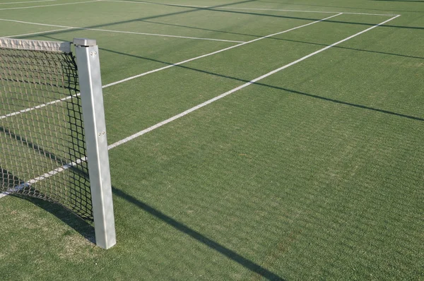 Bir Açık Tenis Kortu Suni Çim Üzerinde Beyaz Çizgiler — Stok fotoğraf