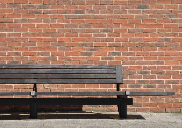 Bench and wall — Stock Photo, Image