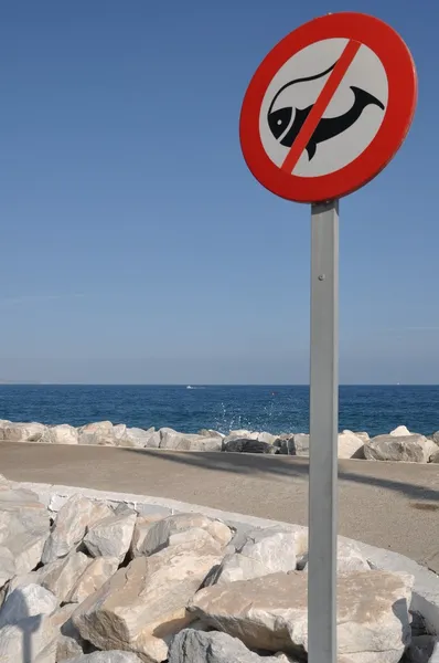 Kein Angeln Erlaubt Zeichen Auf Steinpier Meer Und Himmel Hintergrund — Stockfoto