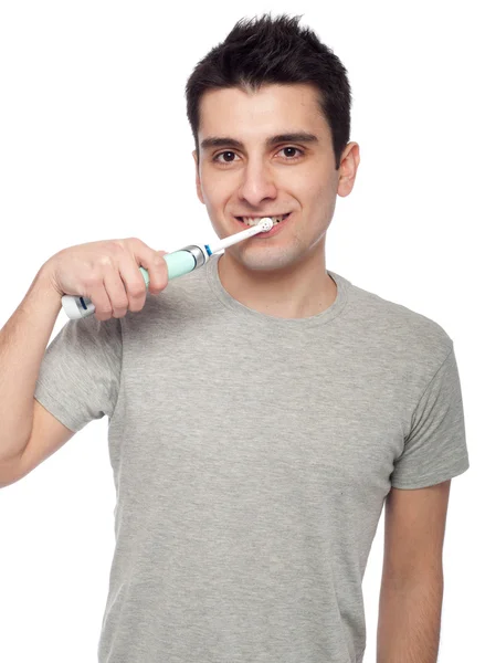 Νεαρός άνδρας βουρτσίζει τα δόντια — Φωτογραφία Αρχείου