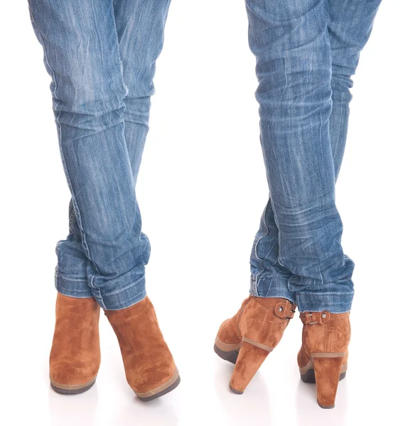 Žena nohy v džínách — Stock fotografie