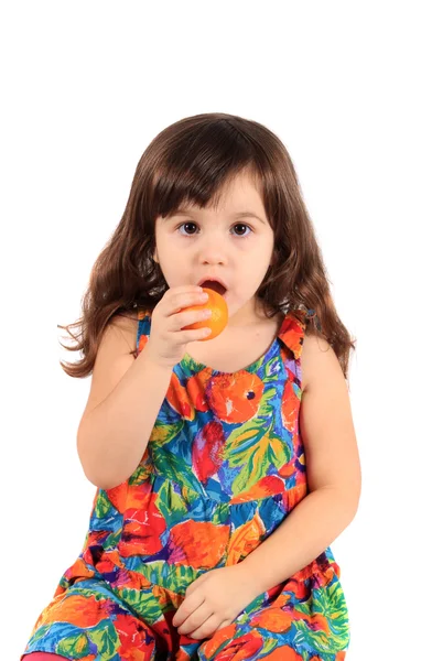 Eszik gyümölcsöt lány — Stock Fotó