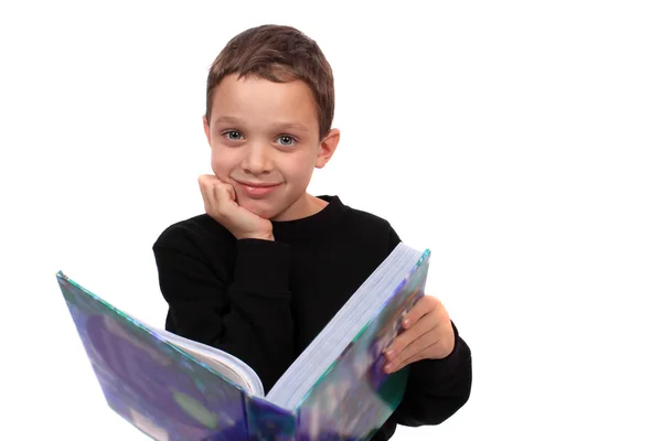 Ένα Περιεχόμενο Οκτάχρονο Αγόρι Που Κατέχει Ένα Βιβλίο Από Την — Φωτογραφία Αρχείου