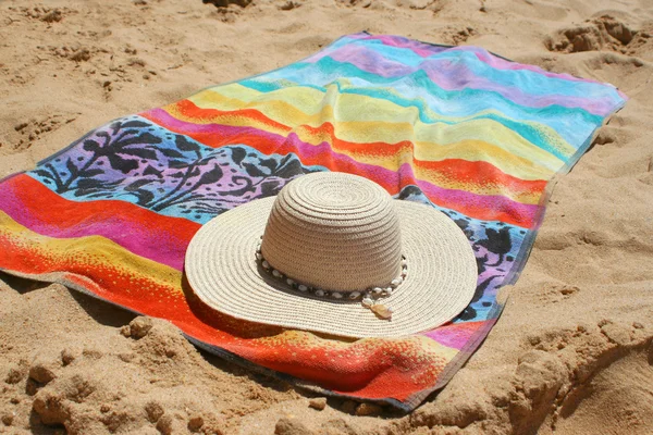 Sombrero y toalla — Foto de Stock