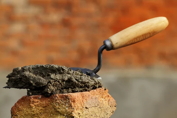 Инструмент лопаты цемента — стоковое фото