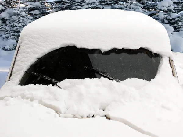Αυτοκίνητο γυαλί μέτωπο χιονοθύελλα — Φωτογραφία Αρχείου