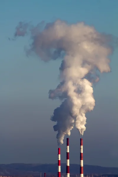Pijpen fabriek rook emissie sfeer — Stockfoto