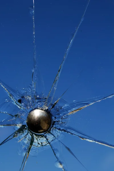 ショット弾丸を壊れたガラス — ストック写真