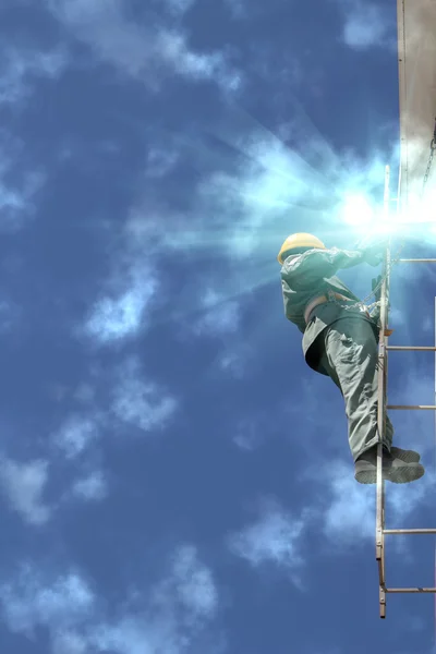 Worker welder repair ladder — Stock Photo, Image