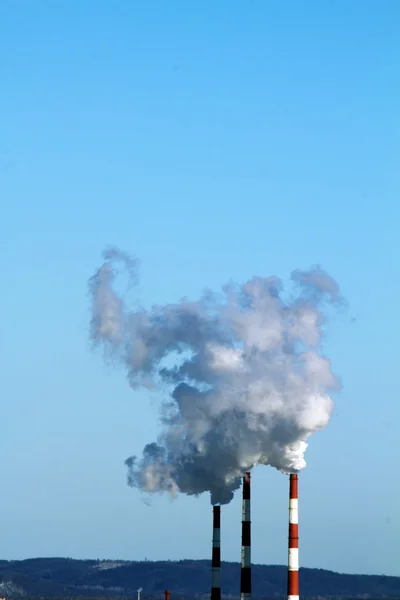 Σωλήνες καπνού εργοστάσιο — Φωτογραφία Αρχείου
