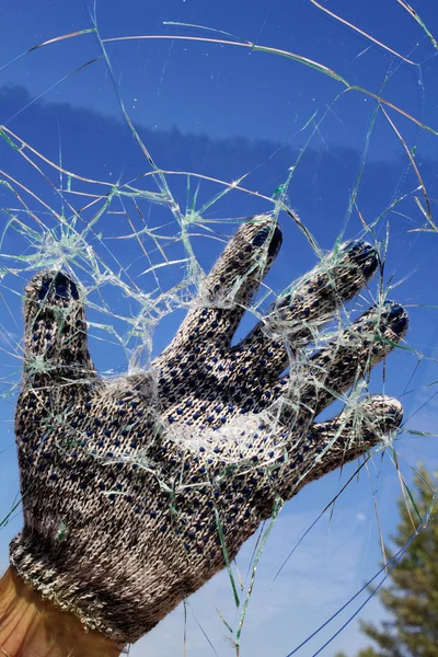手のガラスのホールの破壊の障壁 — ストック写真