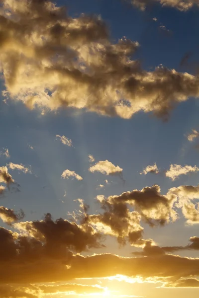 Tramonto cielo nuvole paesaggio sera — Foto Stock
