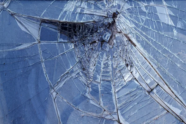 玻璃破碎的车车轮 — 图库照片