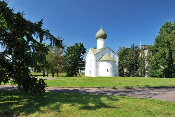 Новгород. Храм дванадцяти апостолів — стокове фото