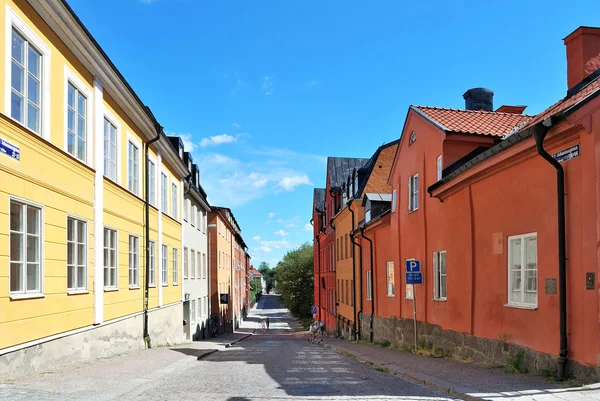 Hangulatos, napos utca Uppsala. Svédország — Stock Fotó