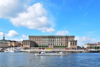 Stockholm. güneşli bir yaz günü eski kent merkezi ve Kraliyet Sarayı